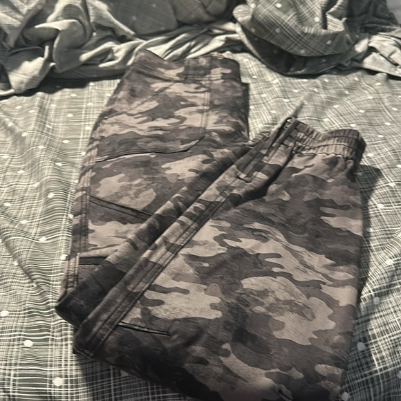 Spanx camo pants size M - Picture 8 of 13